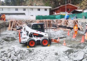 Alquiler de minicargador Bobcat S650